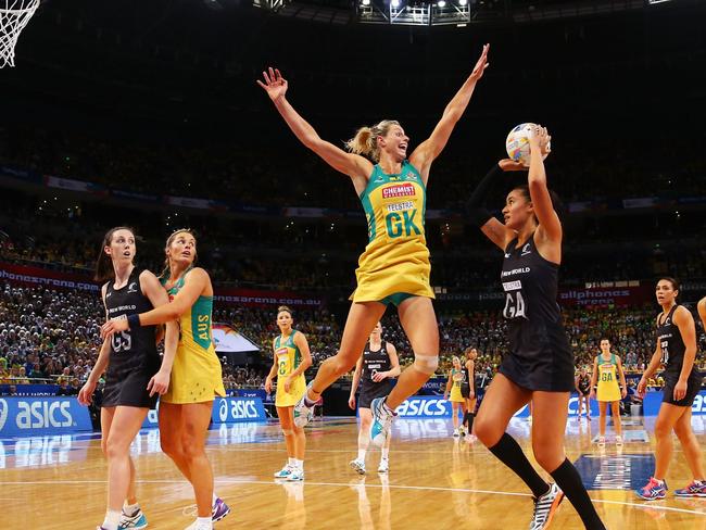 Maria Tutaia of New Zealand shoots against Laura Geitz at the 2015 world championships.