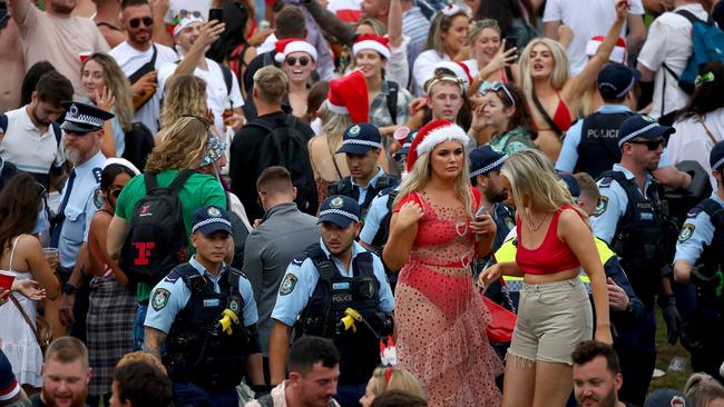 NSW Police breaking up the party at Bronte Beach. Picture: Toby Zerna