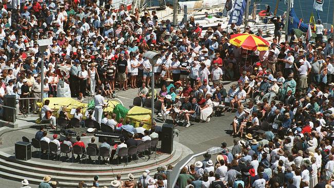 The memorial service held in Hobart after the 1998 race. 