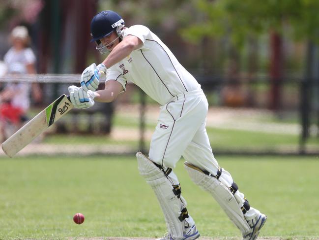 A young Luke Manders batting for Bentleigh Uniting.