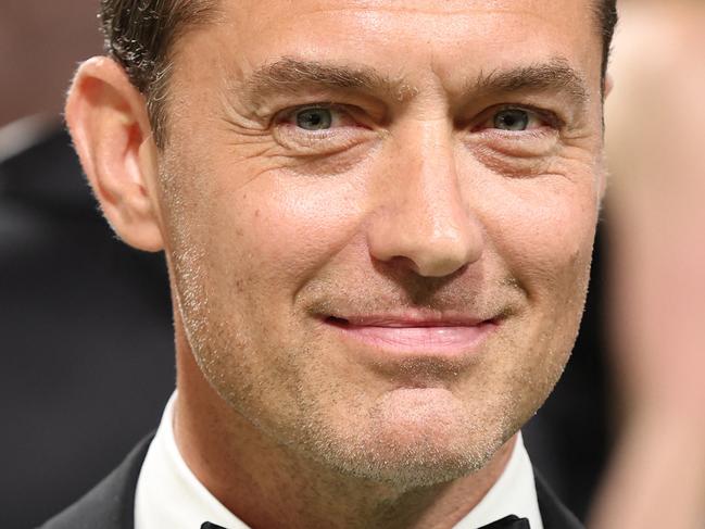 NEW YORK, NEW YORK - MAY 06: Jude Law attends The 2024 Met Gala Celebrating "Sleeping Beauties: Reawakening Fashion" at The Metropolitan Museum of Art on May 06, 2024 in New York City.   Aliah Anderson/Getty Images/AFP (Photo by Aliah Anderson / GETTY IMAGES NORTH AMERICA / Getty Images via AFP)