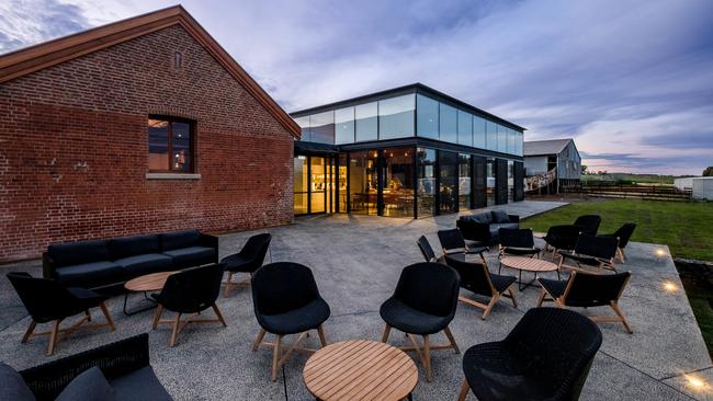 Outdoor seating at Glasshouse restaurant, Goonoo Goonoo Station.