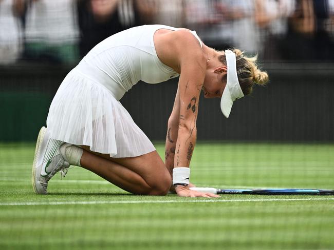 Czech Republic's Marketa Vondrousova celebrates. (Photo by SEBASTIEN BOZON / AFP)