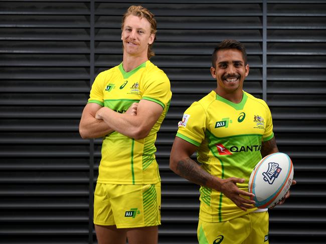 Longbottom, right, and fellow Australian Rugby Sevens player Ben O’Donnell ahead of the World Sevens series in Dubai this weekend. Picture: Dan Himbrechts