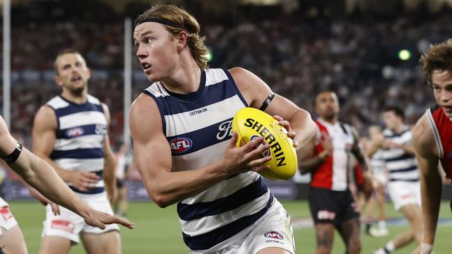 GEELONG, AUSTRALIA - MARCH 16:  Tanner Bruhn of the Cats runs with the ball during the round one AFL match between Geelong Cats and St Kilda Saints at GMHBA Stadium, on March 16, 2024, in Geelong, Australia. (Photo by Darrian Traynor/Getty Images)