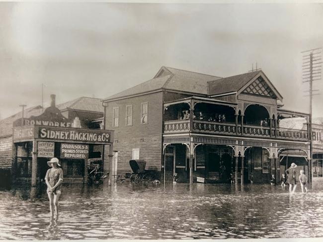 The original Sidney &amp; Hacking store on the corner of Keen St and Larkin Lane at Lismore, next to what is now the Metropole Hotel.