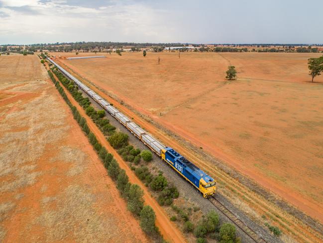 Feds won’t say where extra $5.5b Inland Rail spend is going