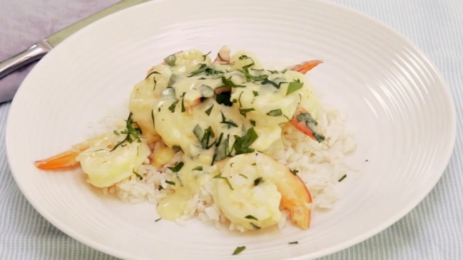 Creamy garlic prawns