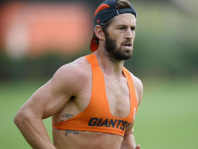 GWS Giants player Callan Ward takes part in a training session at Giants HQ, in Sydney, Thursday, January 16, 2020. (AAP Image/Dan Himbrechts) NO ARCHIVING