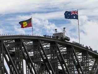 Aboriginal flag raised on Harbour Bridge | news.com.au — Australia’s ...