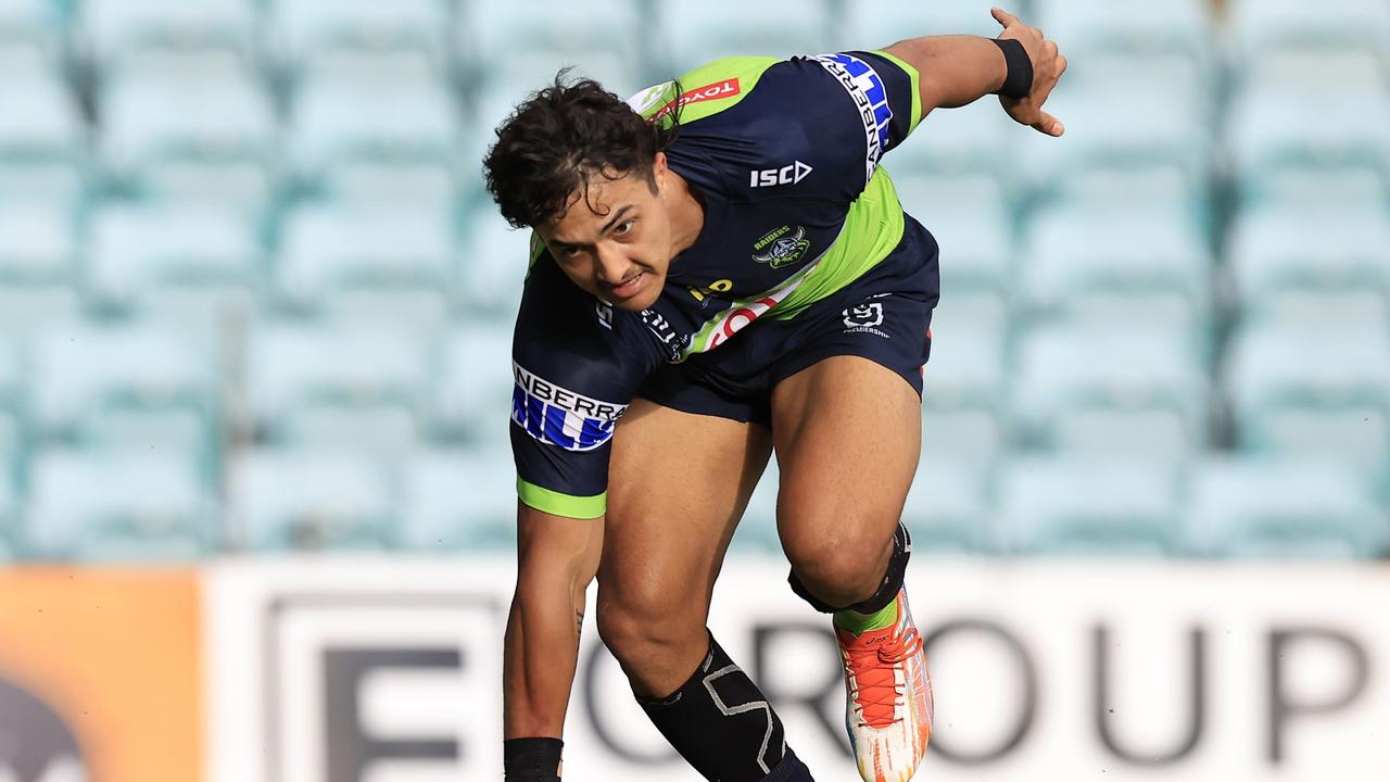 SYDNEY, AUSTRALIA - FEBRUARY 18: Xavier Savage of the Raiders scores a try during the NRL Trial match between the Sydney Roosters and the Canberra Raiders at Leichhardt Oval on February 18, 2022 in Sydney, Australia. (Photo by Mark Evans/Getty Images)