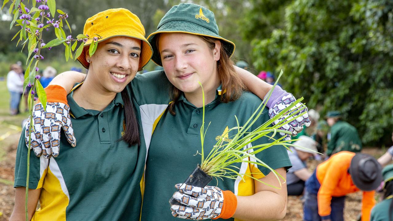 Strathpine State School and Pine Rivers State High School plant trees ...
