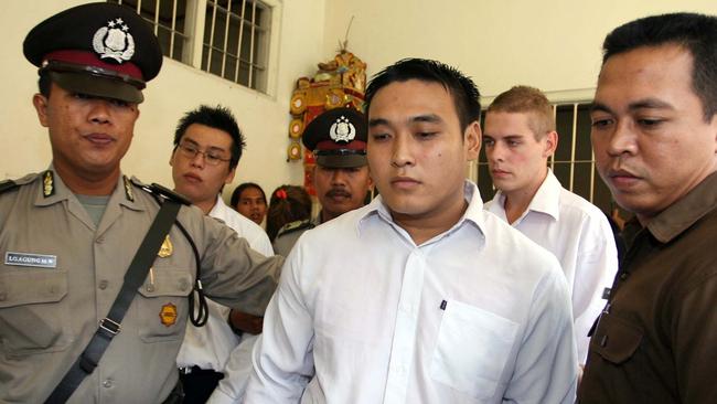 Tan Duc Tanh Nguyen (centre) is taken alongside Si Yi Chen and Matthew Norman to the courtroom for their trial in 2005. Picture: Lukman S Bintoro