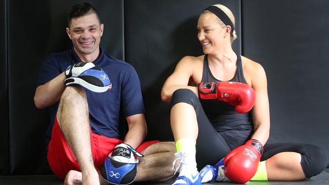 Former Olympic boxer Jamie Pittman has been training Kaye Scott, who is fighting for a place at the 2018 Commonwealth Games (AAP Image/Sue Graham)