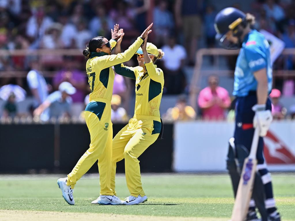 Australia v England - Women's Ashes ODI Series: Game 1