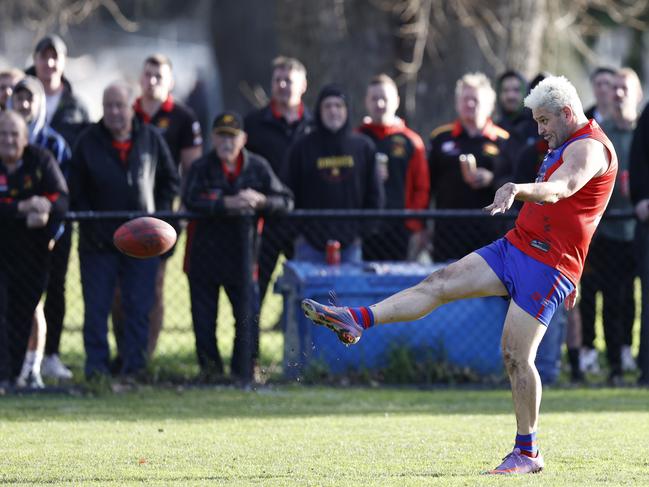 Brendan Fevola kicks a goal. Picture: Alex Coppel.