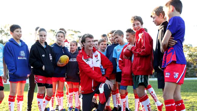 Swans player Nick Blakey with players from Easts Juniors footy club at Trumper Park. Photo: Phil Hillyard