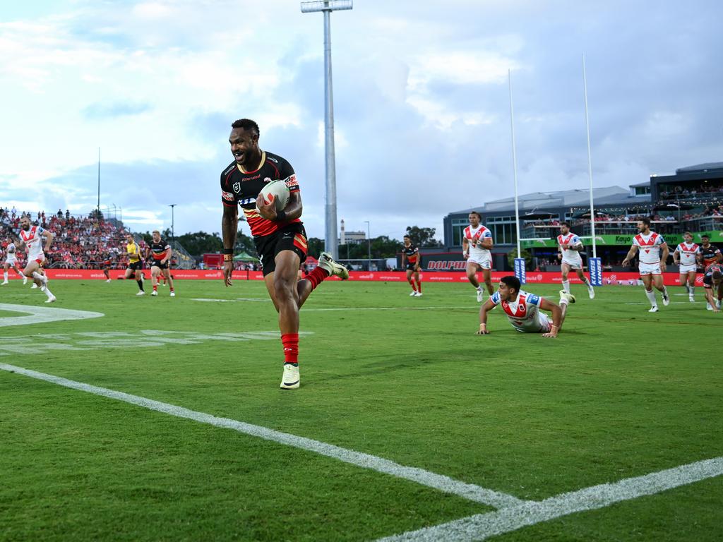 Hamiso Tabuai-Fidow streaks away to score. Picture: NRL Photos