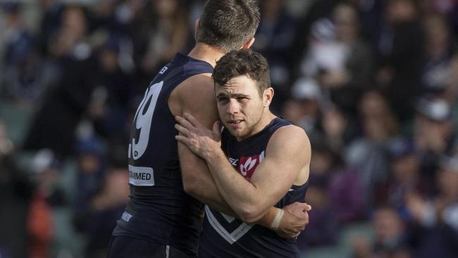 Matthew Pavlich and Hayden Ballantyne embrace.