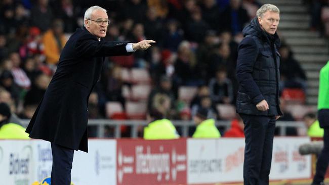 Ranieri (L) and Sunderland's Scottish manager David Moyes.