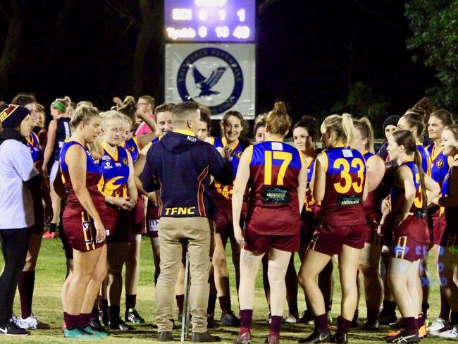 Tyabb's top-of-the-ladder women's side huddle.