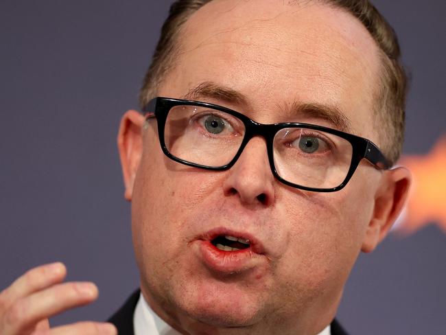 Qantas boss blasted over eye-watering salary