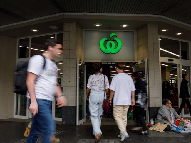 Woolworths has said their digital innovations help families balance their budgets. Picture: Picture NCA NewsWire Max Mason Hubers