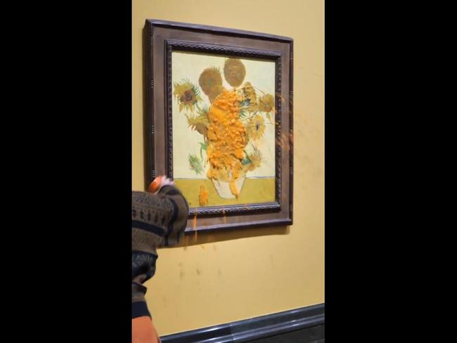 Soup thrown on Van Gogh masterpieces AGAIN