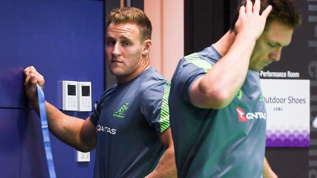 Australia's full back Reece Hodge (L) and full back Dane Haylett-Petty (R) take part in a gym training session in Tokyo on September 25, 2019, during the Japan 2019 Rugby World Cup. (Photo by William WEST / AFP)