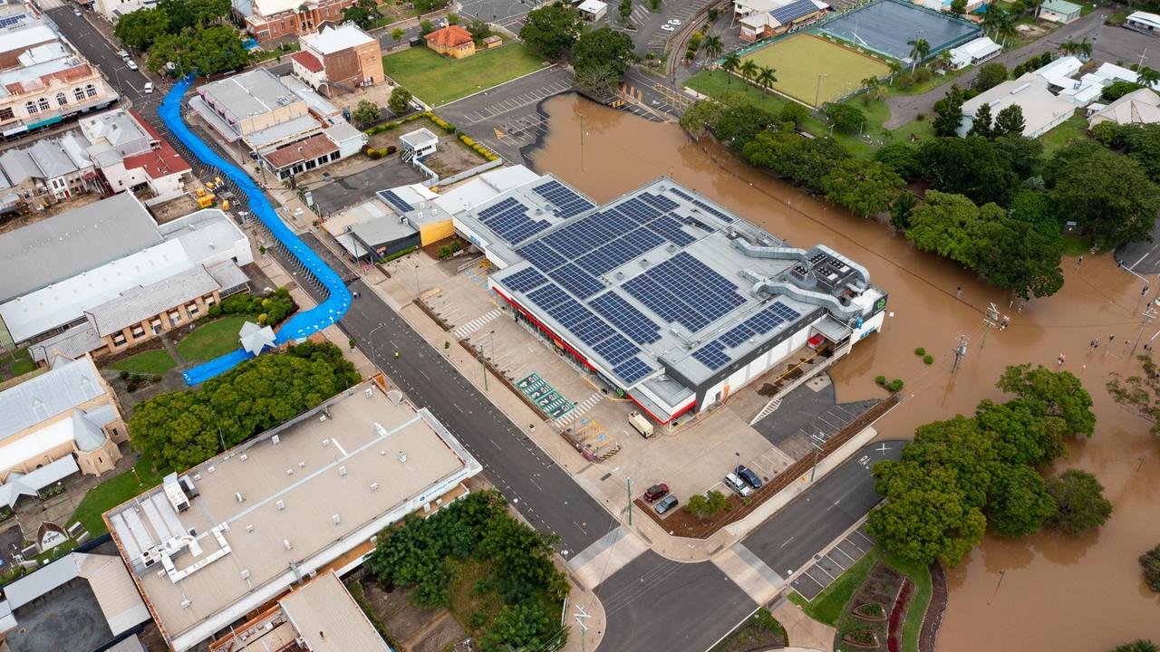 The flood spreads throughout Maryborough.