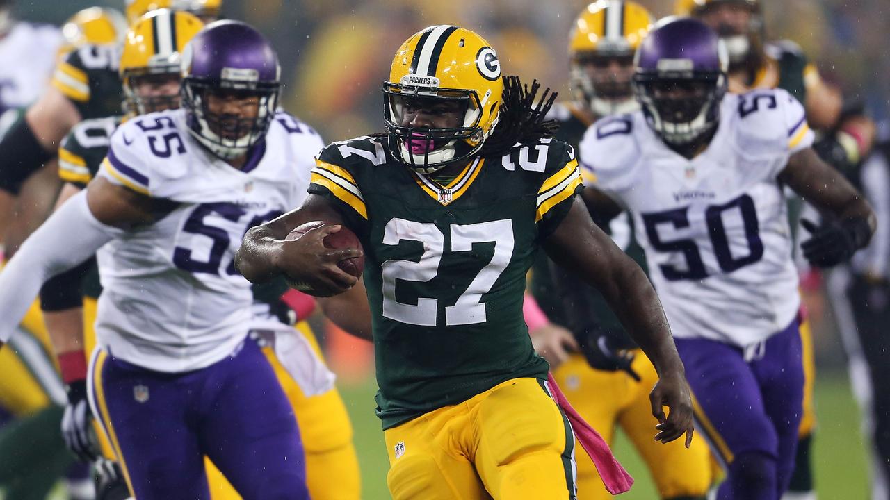 GREEN BAY, WI - OCTOBER 2: Eddie Lacy #27 of the Green Bay Packers runs for a first down as Anthony Barr #55 and Gerald Hodges #50 of the Minnesota Vikings chase him during the first quarter on October 02, 2014 at Lambeau Field in Green Bay, Wisconsin. The Packers defeated the Vikings 42-10. John Konstantaras/Getty Images/AFP == FOR NEWSPAPERS, INTERNET, TELCOS & TELEVISION USE ONLY ==