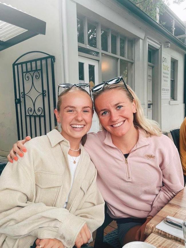 Olympic champion Ariarne Titmus has coffee with friends during a visit to Launceston. Picture: @ariarnetitmus_ (Instagram).