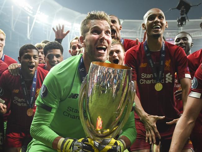 ISTANBUL, TURKEY - AUGUST 14: Adrian of Liverpool lifts the UEFA Super Cup trophy as Liverpool celebrates victory following the UEFA Super Cup match between Liverpool and Chelsea at Vodafone Park on August 14, 2019 in Istanbul, Turkey. (Photo by Michael Regan/Getty Images) (Photo by Michael Regan/Getty Images) *** BESTPIX ***