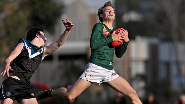 Laurimar’s Joel Lawson can’t stop Old Eltham Collegians’ Brad Johnstone. Picture: Andy Brownbill