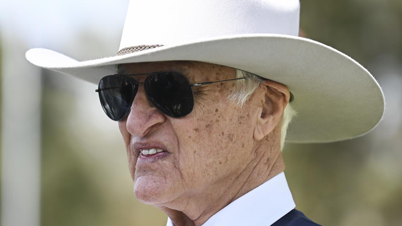 ‘Sick of being pushed around’: Katter’s grumble at early voting centre