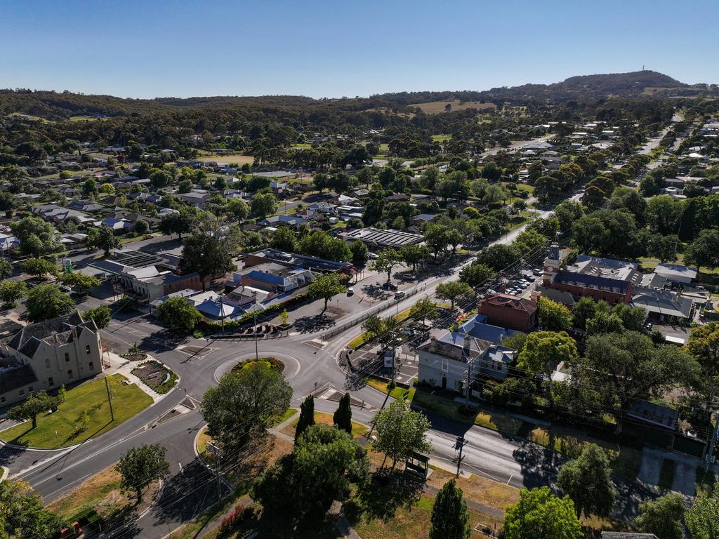 Search efforts move through Buningyong, 11km south of Ballarat. Picture: NCA NewsWire / Ian Wilson