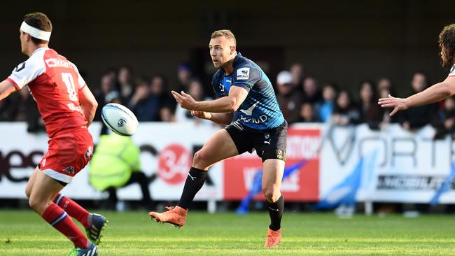 White passes the ball for Montpellier during his stint there in 2016. Picture: Alexandre Dimou