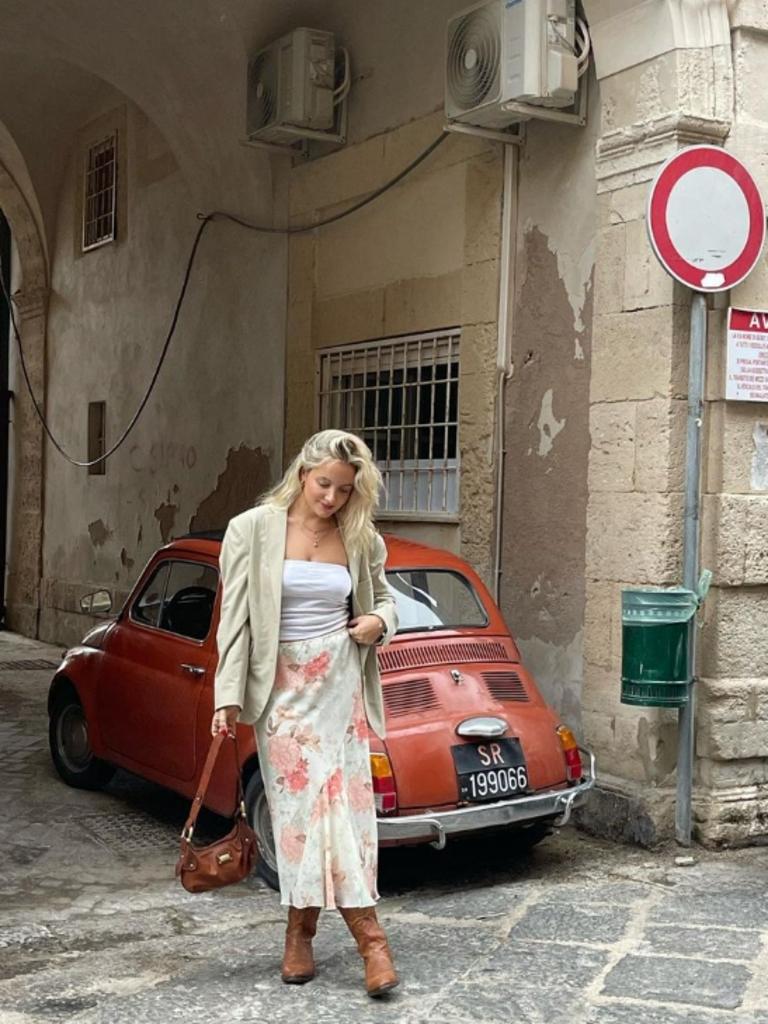 She shares her life in her 20s online. Picture: @elena_tea