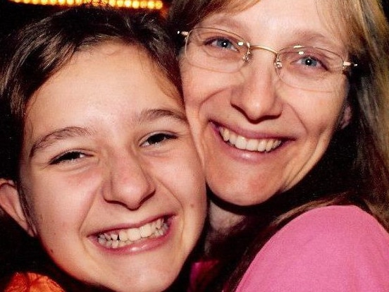 SOCIAL MEDIA IMAGE DISCUSS USE WITH YOUR EDITOR - Jessica Richards (right) with her mother Julie Richards.