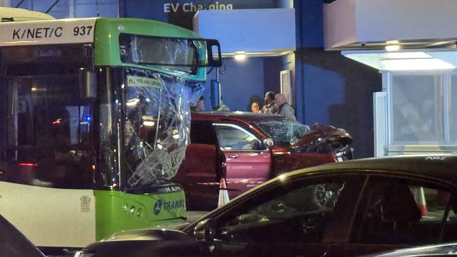 The bus and Jeep collided on Brisbane Rd, Labrador. Picture: Andreas Nicola