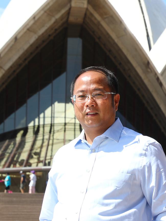 Chinese billionaire Huang Xiangmo allegedly handed over $100,000 in cash in an ALDI shopping bag Mr Cheah told ICAC.