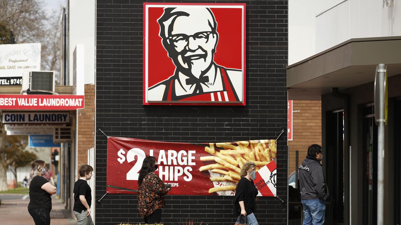 Melburnians waiting to order KFC in Werribee. Picture: Daniel Pockett / NCA NewsWire