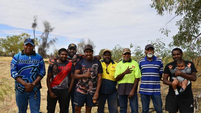 Aboriginal workers built the new 7.2 kilometre public walking and cycling trail between Anthwerrke (Emily Gap) and Atherrke (Jessie Gap) trail by hand, receiving on-the-job training by local company Tricky Tracks.