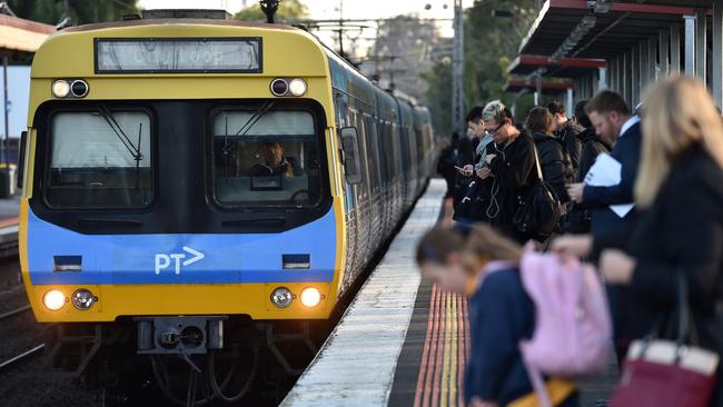 Metro Trains has lobbed a new pay offer to drivers in a bid to prevent strike action. Picture: AAP