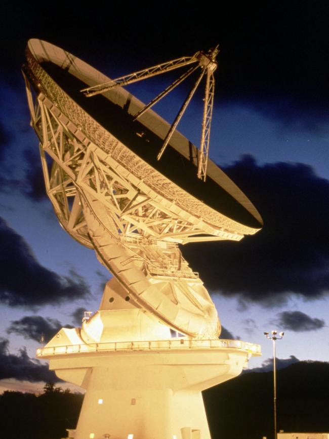 The SETI Institute’s Green Bank 140ft telescope in West Virginia in 1996.