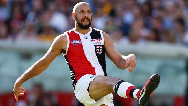 MELBOURNE. 10/04/2022. AFL . Round 4 . Hawthorn vs St Kilda at the MCG . Paddy Ryder of the Saints kicks at goal during the 1st qtr. . Photo by Michael Klein