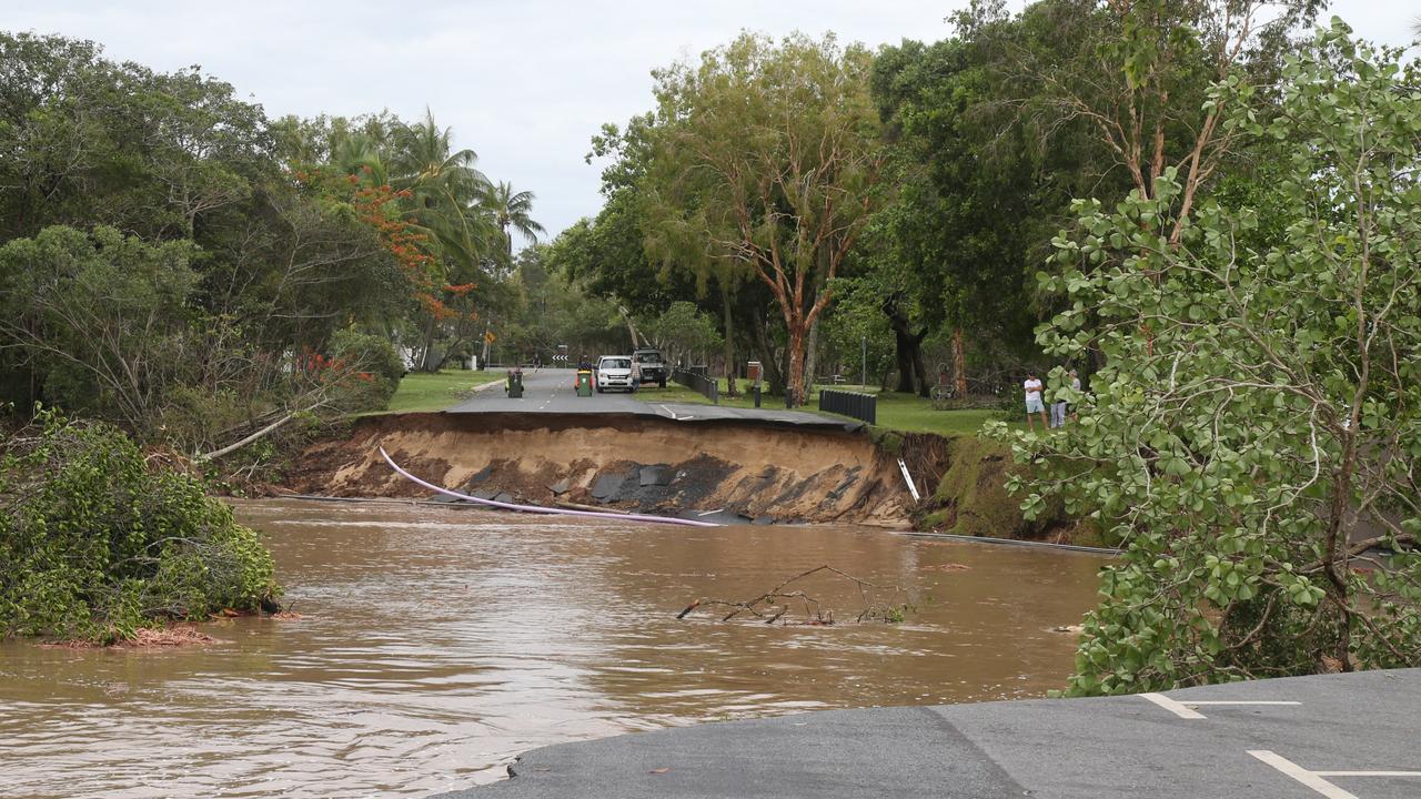 Cairns flood 2023: Flooding at Machans Beach and Hollowys Beach | The ...