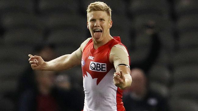 Dan Hannebery and the Sydney midfielders did as they pleased. Picture: Michael Klein