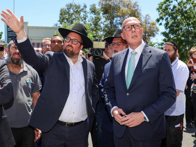 MELBOURNE AUSTRALIA - NewsWire Photos DECEMBER 9, 2024: Opposition Leader Peter Dutton visits the Adass Israel Synagogue, meeting with members from the Jewish Community.  Picture : NewsWire / Brendan Beckett