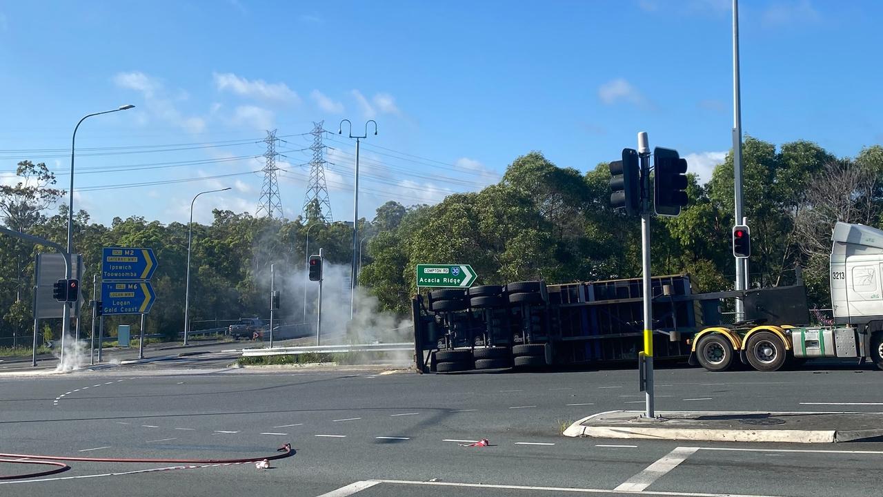 Huge delays after truck carrying ‘erosive liquid’ spills on Gateway Mwy exit